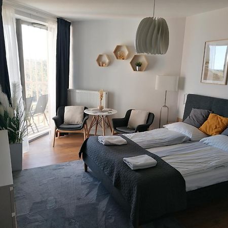 Pinea Apartament Z Widokiem Na Morze Z Basenem I Spa Przy Plazy Поберово Екстериор снимка