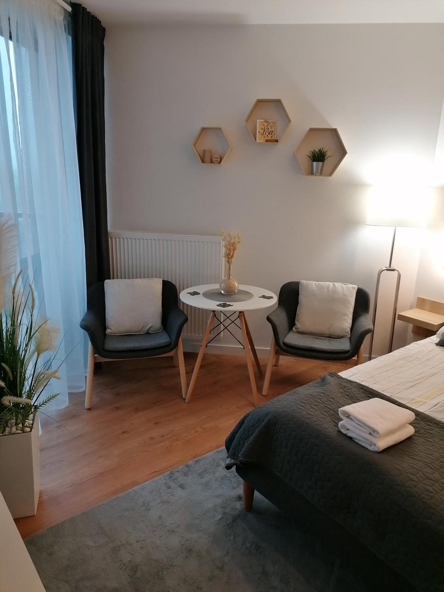 Pinea Apartament Z Widokiem Na Morze Z Basenem I Spa Przy Plazy Поберово Екстериор снимка